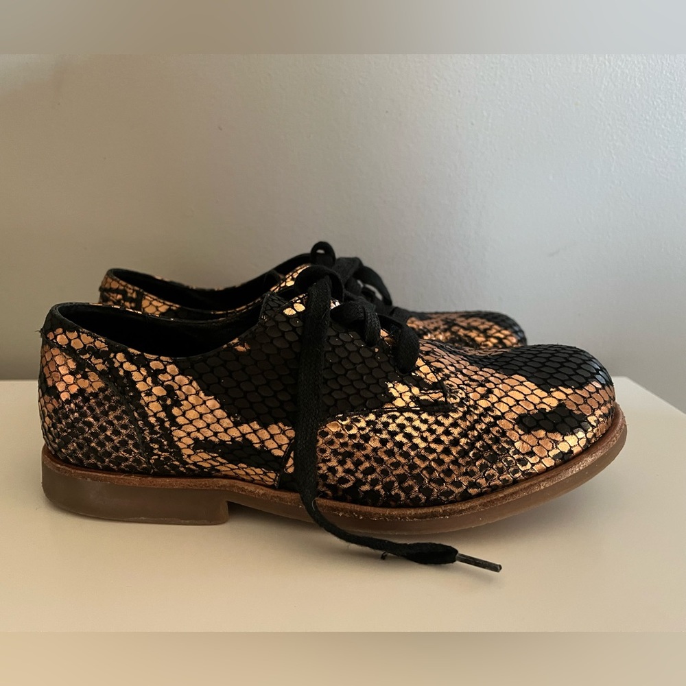 Chapter 2 Derby Shoes 34 HTF!